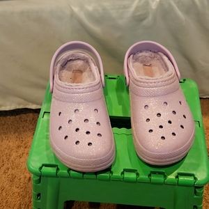 Girls Glitter Crocs with lining, size youth 4